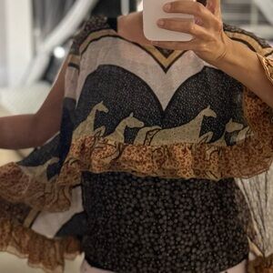 Blouse in earth tones, dropped shoulder and with outer layer